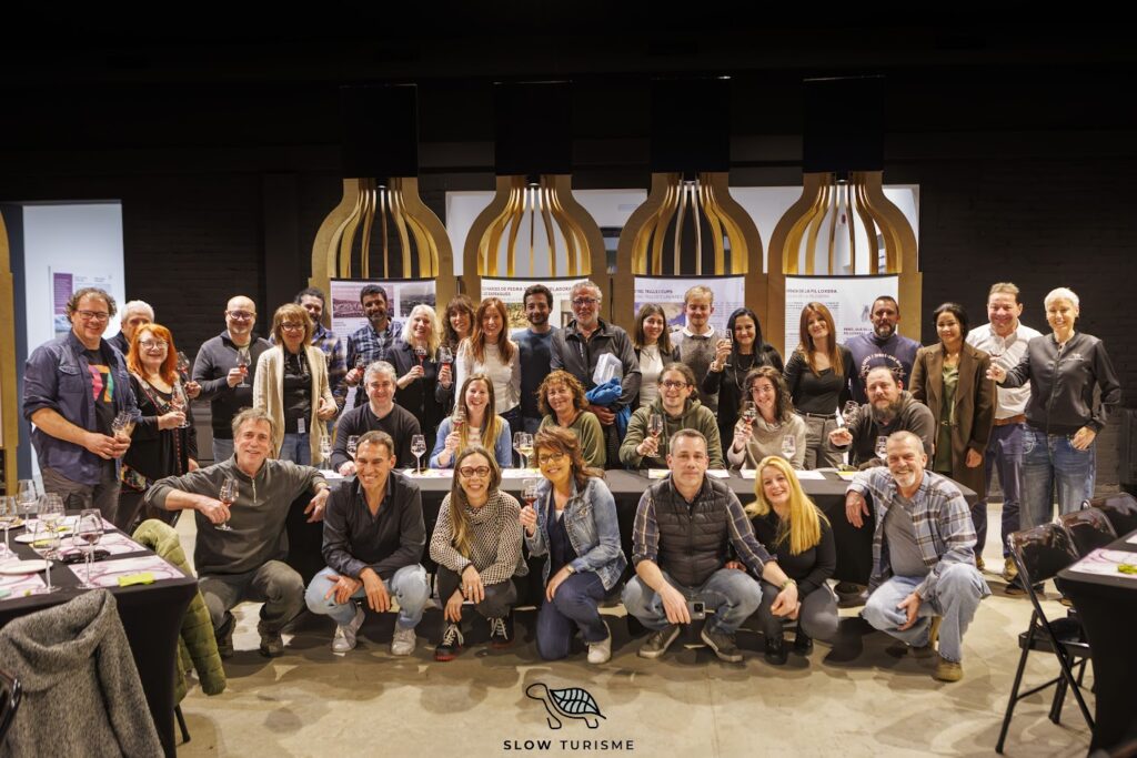 Foto de grup del maridatge amb vins del Celler Sanmartí i tàrtars de Cal Fusteret al Centre Enoturístic Pla de Bages