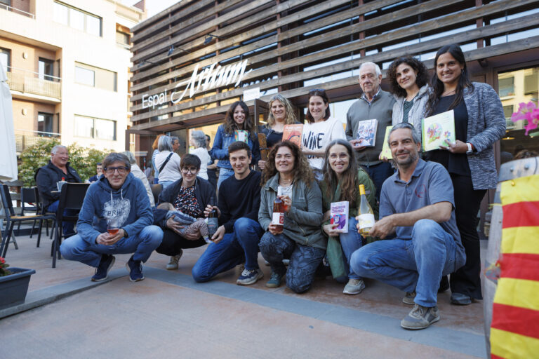 Autors i viticultors amb llibres i vins DO Pla de Bages a Sant Jordi a l’Espai Artium d’Artés