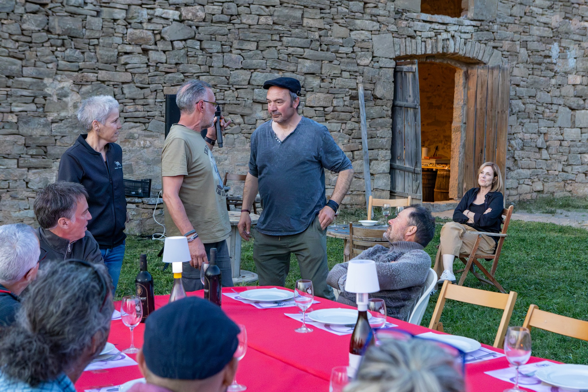 L'equip de Cal Fusteret presenta el sopar als cellers de la DO Pla de Bages
