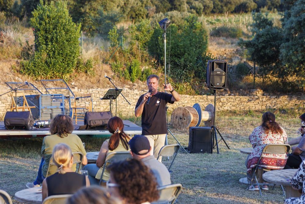Joan Sanmartí explicant els vins del Celler Sanmartí durant les Notes de Tast a Sallent